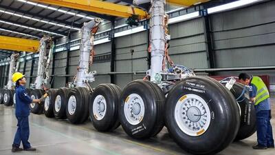 فرآیند ساخت ارابه هواپیما در یک کارخانه میلیارد دلاری
