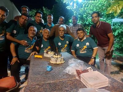 جشن تولد غیرمنتظره سرمربی پیشین تیم ملی و پرسپولیس؛ دیدار دوستانه با طعم کیک و عکس یادگاری + تصاویر