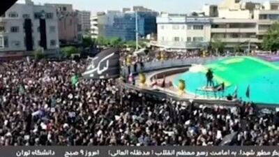 تصاویری از سیل عظیم جمعیت در میدان انقلاب اسلامی