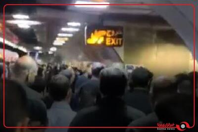 ندای «لبیک یا حیدر» مردم در متروی تهران