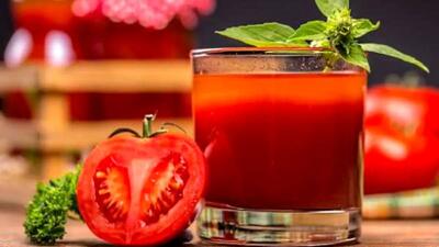 ۵ دلیل که باید آب گوجه‌فرنگی بخورید