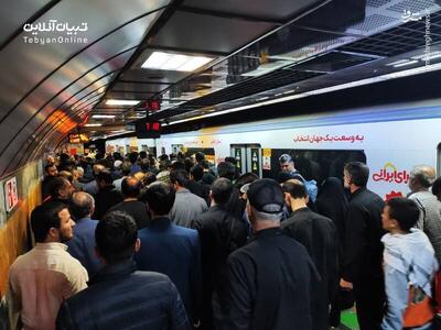 تصویری از ایستگاه مترو میدان انقلاب اسلامی