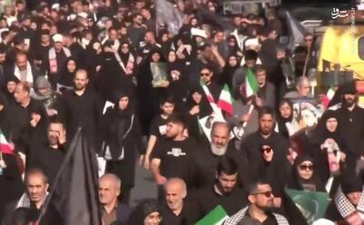 فیلم/ سیل جمعیت در حال حرکت به سمت دانشگاه تهران