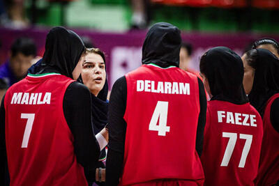 سرمربی یونانی تیم ملی بسکتبال بانوان وارد ایران شد
