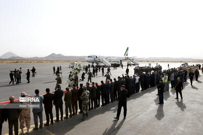 تصاویر متفاوت از لحظه ورود پیکر شهید رئیسی به فرودگاه بیرجند