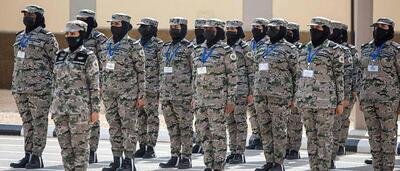ببینید | رژه نظامی سربازان زن در عربستان و مراسم پیوستن آنها به سرویس امنیت عمومی این کشور
