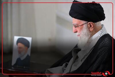 گزارشی از آغاز مراسم بزرگداشت شهدای سانحه‌هوایی که از سوی رهبر معظم انقلاب اسلامی