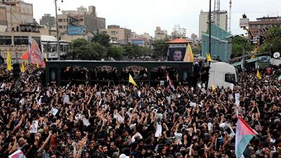 ویدیوها. تصاویری از مراسم تشییع ابراهیم رئیسی با حضور هزاران نفر در مشهد