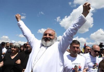 انتقاد نمایندگان پارلمان ارمنستان از روسیه و کشیش معترض - تسنیم