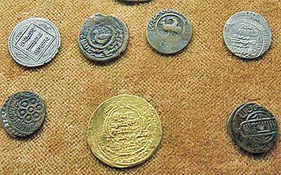 کشف هزار سکه عتیقه از قاچاقچیان در یافت آباد