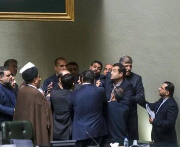 تصاویری از درگیری‌های امروز مجلس