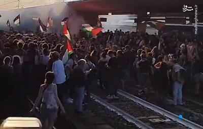 فیلم/ تجمع حامیان فلسطین در راه‌آهن ایتالیا