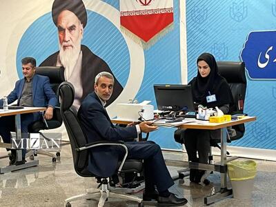 عباس مقتدایی در انتخابات ریاست‌ جمهوری ثبت‌نام کرد/ مقتدایی: همه افرادی که تابعیت ایرانی دارند باید در ساختن ایرانی آبادتر مشارکت کنند