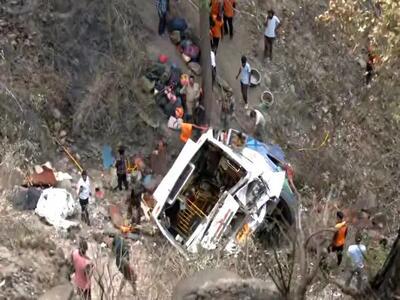 21 کشته در سقوط اتوبوس به دره در کشمیر