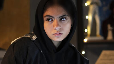 سارا حاتمی بازیگر جوانی که با سریال زخم کاری چهره شد این ویدیو را به بهانه‌ی تولد ۱۹ سالگی خود منتشر کرد... - مه ویدیو