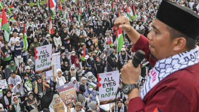 تجمع مردم اندونزی در برابر سفارت آمریکا در اعتراض به جنایات صهیونسیتی+فیلم
