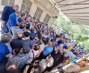 در میدان ۷۲ نارمک غوغا است؛ محمود احمدی نژاد در حلقه هواداران دوآتیشه+ تصاویر
