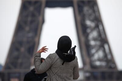 عکاس فرانسوی قانون «الزام عکس بی‌حجاب در کارت مطبوعاتی» را به چالش کشید | خبرگزاری بین المللی شفقنا