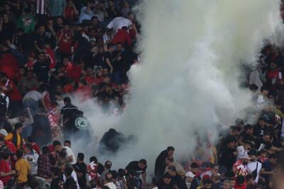 هجوم پرسپولیسی‌ها به استادیوم آزادی (عکس)