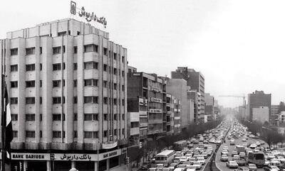 (عکس) سفر به تهران قدیم؛ باربری با چارپا در چهارراه استانبول تهران