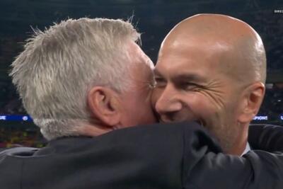 عکس؛ آنچلوتی و زیدان در آغوش هم پس از قهرمانی رئال مادرید