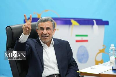 محمود احمدی‌نژاد در انتخابات ریاست جمهوری ثبت‌نام کرد/ احمدی‌نژاد: شناخت عمیق از ظرفیت‌های فوق العاده سیاسی، فرهنگی و تمدنی ایران انگیزه‌ای برای پذیرش مسئولیت‌ است