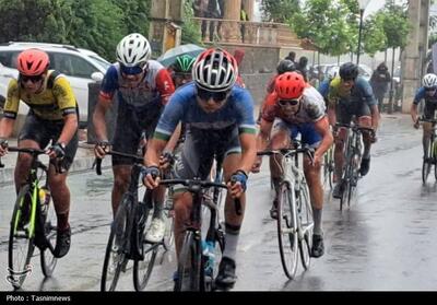 ادای احترام دوچرخه‌سواران عازم حرم امام به شهدای شهریار - تسنیم