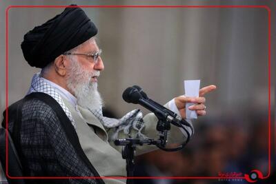 رهبر انقلاب هم‌اکنون در حرم مطهر امام خمینی: رئیس جمهور عزیز و پرکار و همراهان ایشان افراد شایسته و مومنی بودند