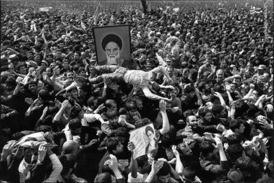 تصاویری از بزرگترین مراسم تشییع تاریخ ایران