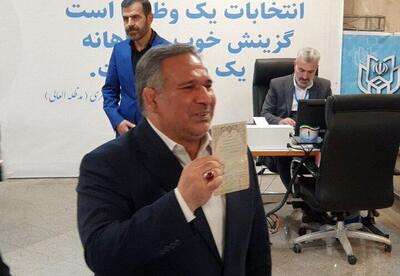 شمس الدین حسینی وزیر اقتصاد سابق هم ثبت نام کرد