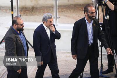 عکس | هم‌نشینی محمود احمدی‌نژاد با سردار رادان در یک مراسم
