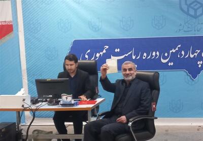 علی نیکزاد در انتخابات ثبت‌نام کرد - تسنیم