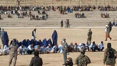 طالبان هشت زن را در ملا عام شلاق زد!
