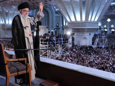 ببینید |  نمای ۳۶۰ درجه از لحظه ورود رهبر انقلاب به مراسم سالگرد ارتحال امام خمینی