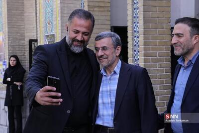 همخوانی احمدی‌نژاد با حبیب: من مرد تنهای شبم! + فیلم