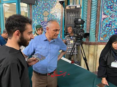 عکسی از الهه هیکس و زیدآبادی پای صندوق رأی | اقتصاد24
