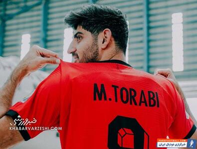 ترابی دروازه خالی را از یک متری به آسمان زد! +فیلم - پارس فوتبال