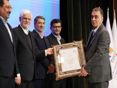 هلدینگ  ومعادن  به عنوان رتبه اول از نظر شاخص فروش یکصد شرکت برتر کشور معرفی شد