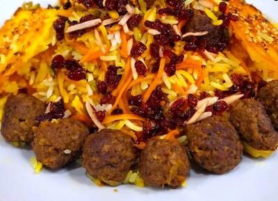 زرشک پلو با کوفته قلقلی مرغ؛ متفاوت و لذیذ