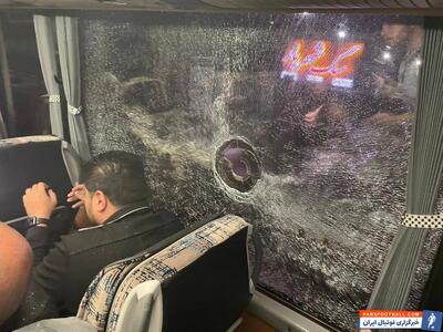 واکنش مدیر سپاهان به ادعای مدیر چادرملو؛ در کجای دنیا با سنگ، اتوبوس تیم مهمان را بدرقه می کنند؟ اگر چشم مترجم سپاهان آسیب جدی می‌دید، چه پاسخی داشتند؟ - پارس فوتبال