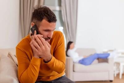 چرا شوهرم پول نمی‌دهد؟ دلایل و راهکارهای حل مشکل