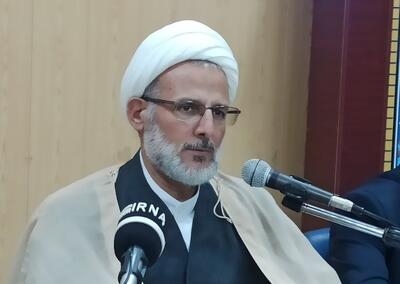 عضو مجلس خبرگان: امروز برخی اعلام می‌کنند انقلاب کرده‌ایم که وضع اقتصادی ما درست شود؛ اینها تحریف است؛ اهداف انقلاب این نبوده / نباید خیال کرد که مردم برای نان و معیشت انقلاب کرده‌اند / در میان اهداف انقلاب، مسائل اقتصادی و معیشتی در مراحلی پایین‌تر از مسائلی دینی و استقلال و عزت بود / یکی از دلایل منحوس بودن رژیم طاغوت، زیر پا گذاشتن ارزش‌های اسلامی بود
