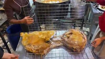(ویدئو) غذای خیابانی در پاکستان؛ پخت پلو بریانی بره در راولپندی