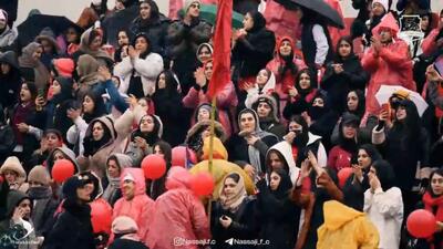 حضور پرشور بانوان هوادار نساجی در بازی مقابل آلومینیوم