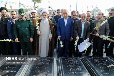 بزرگداشت یوم الله ۱۲ بهمن در گلزار شهدای رشت
