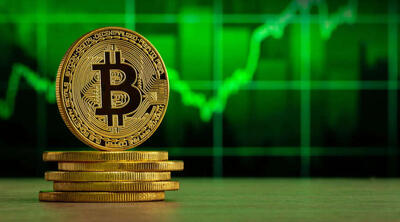 تریدر مطرح: بیت‌ کوین در مسیر صعود انفجاری؛ هدف بعدی ۱۴۲,۰۰۰ دلار؟