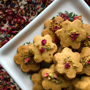 از شیرینی لطیفه بازاری تا شیرینی نخودچی