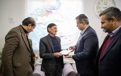 تجلیل استاندار مرکزی از پدر شهید  بهنام عقیقی