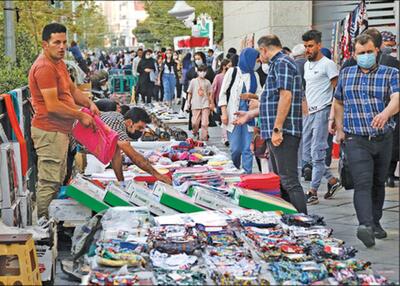نایب رئیس اتاق اصناف تهران: شهرداری برای اجاره پیاده‌رو‌های اطراف پارک لاله، ماهانه ۶۰ میلیون تومان دریافت می‌کند/ فروشندگانی که این اجاره را پرداخت می‌کنند، دارای جواز نیستند