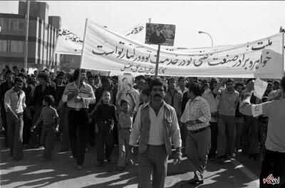 عکس/نفتی ها در تظاهرات انقلابی